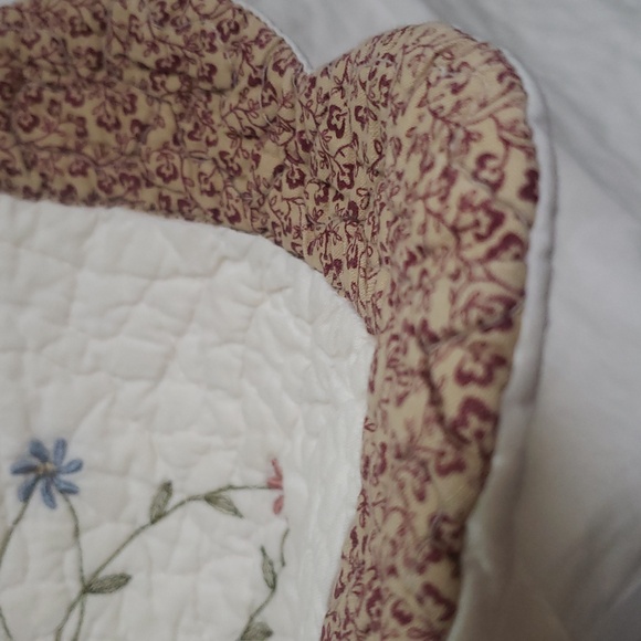 Quilted Cottage Shams I Standard Pair - Picture 6 of 12